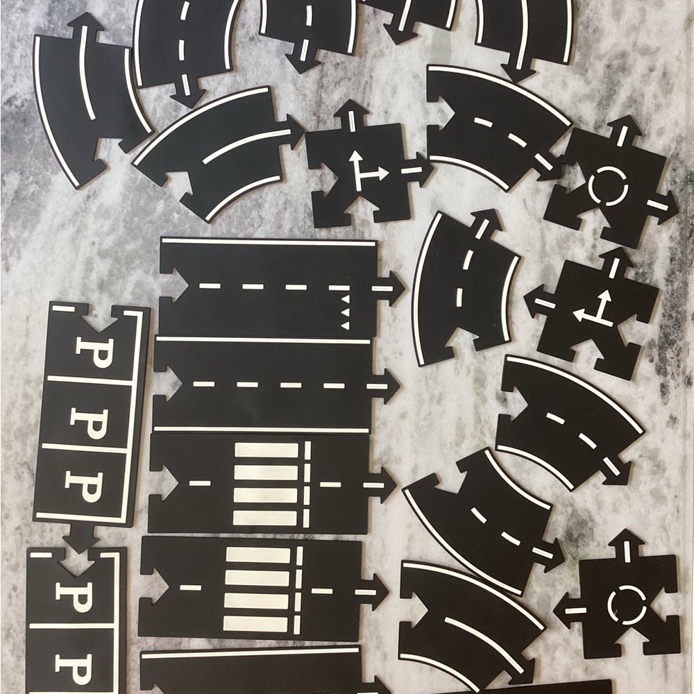 24 piece play toy flexible road set